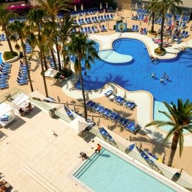 Piscinas y terrazas